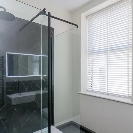 The Salisbury 1 Bed Classic Апартаменты *